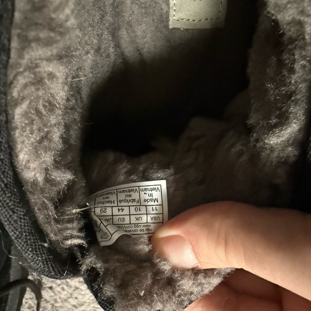 UGG Men's Black Nuemels - Picture 4 of 4